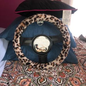 Plush Fur Leopard Print Steering Wheel Cover